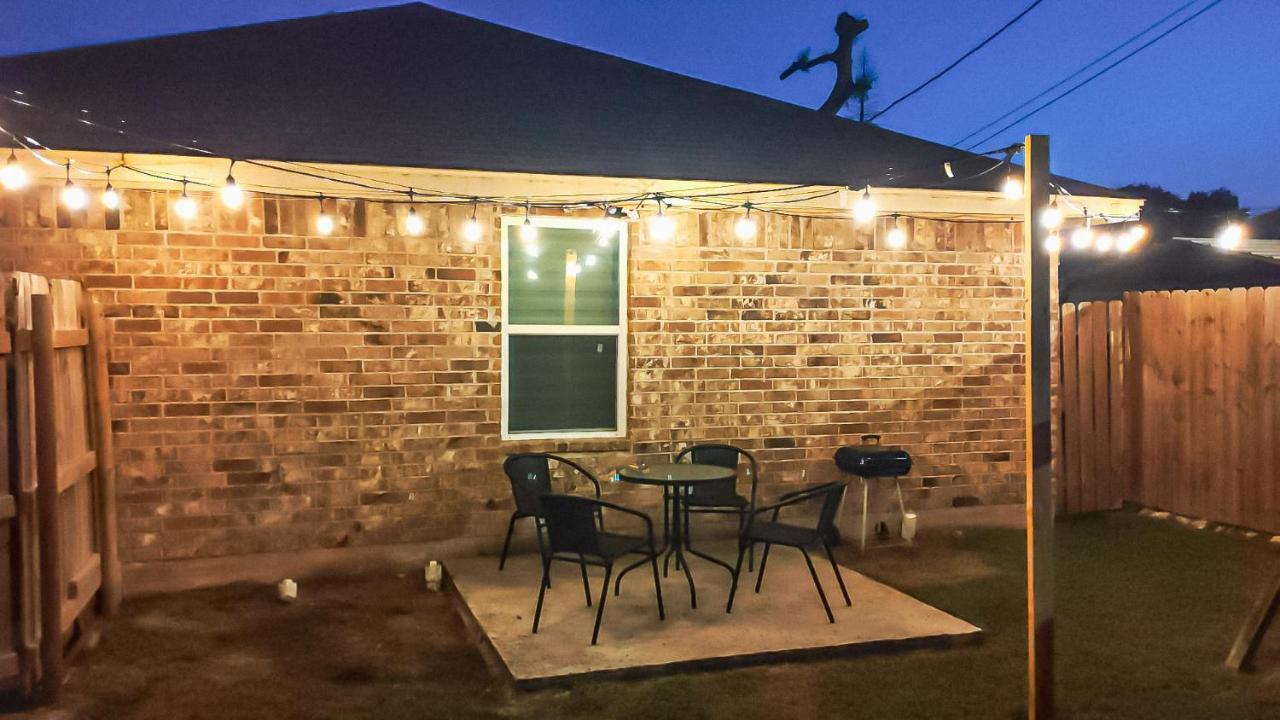 Casa Roble. Downtown ブラウンズビル エクステリア 写真